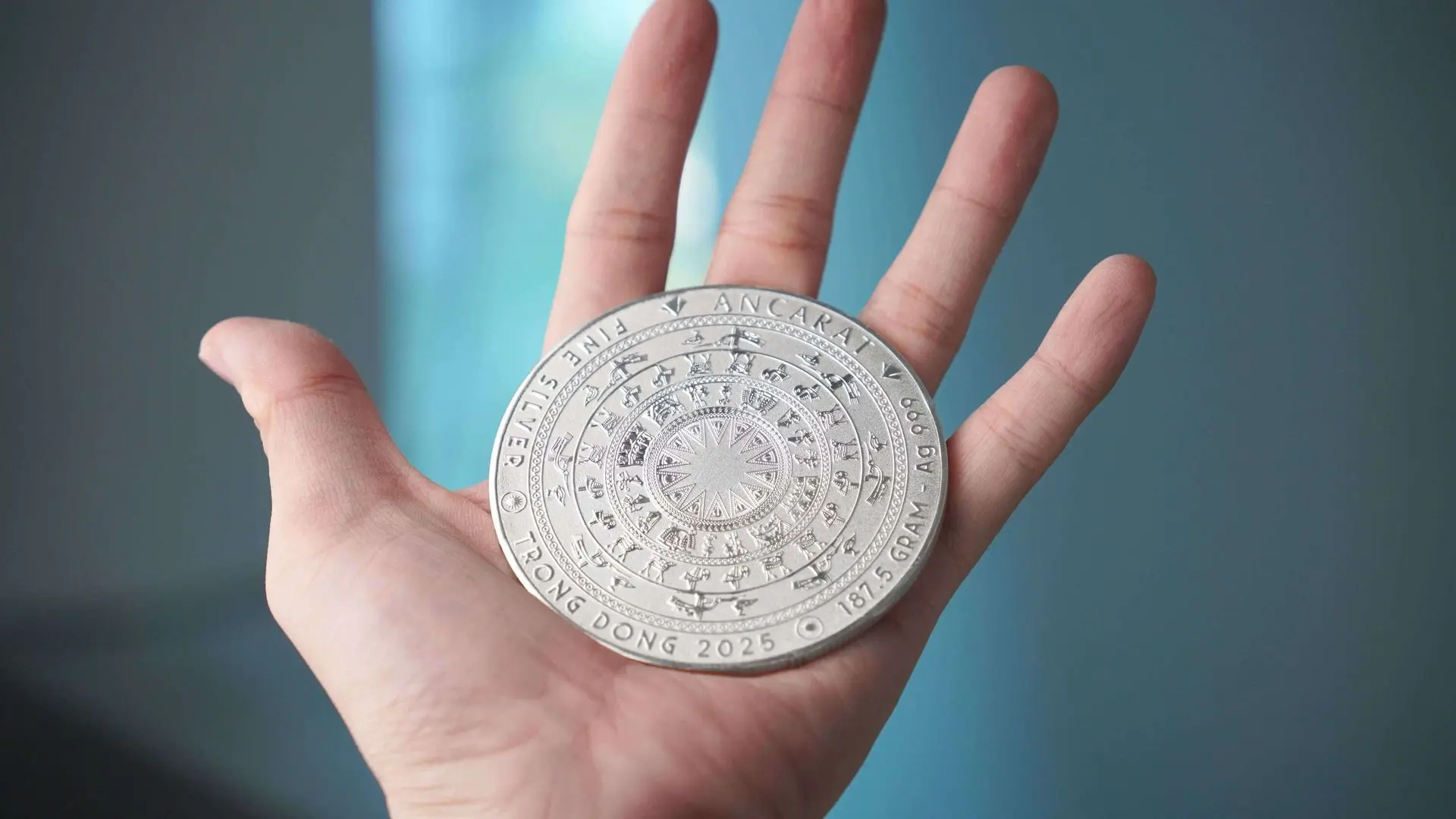 Vì sao Bạc miếng Trống Đồng 5 Lượng (Bạc Ngày Độc Lập) lại được ra mắt thêm các quy cách khác? Vì sao Bạc miếng Trống Đồng 5 Lượng (Bạc Ngày Độc Lập) lại được ra mắt thêm các quy cách khác?