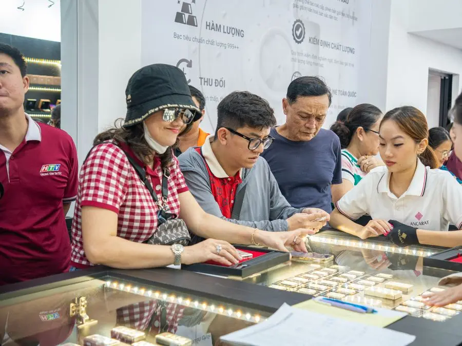 Dòng thời gian di sản: 18 năm đồng hành cùng vàng 24K thăng trầm và vững vàng Dòng thời gian di sản: 18 năm đồng hành cùng vàng 24K thăng trầm và vững vàng