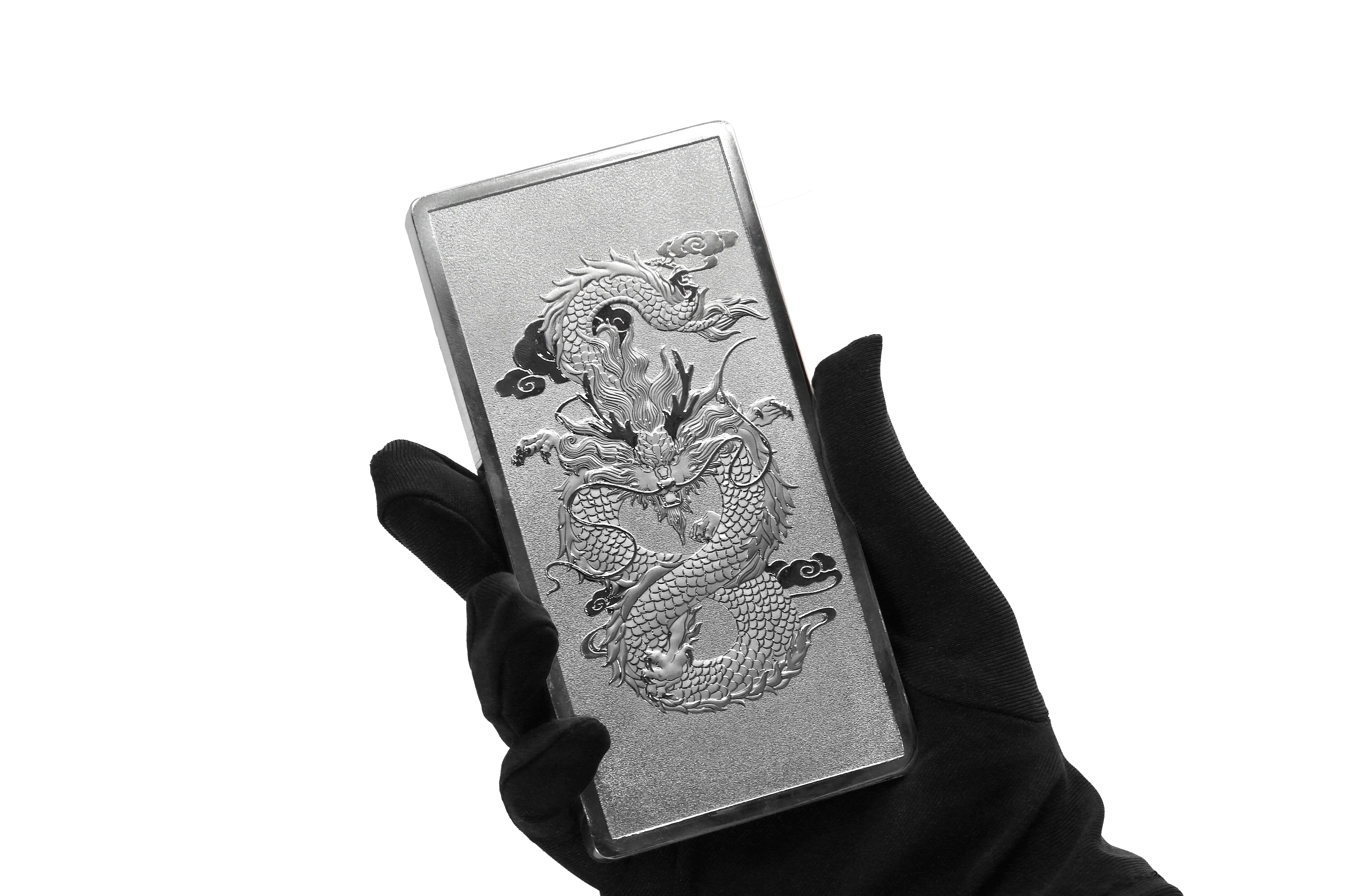 Đường nét chạm khắc rồng tinh xảo, khẳng định đẳng cấp nghệ thuật và chất lượng của Ngân Long Quảng Tiến. Đường nét chạm khắc rồng tinh xảo, khẳng định đẳng cấp nghệ thuật và chất lượng của Ngân Long Quảng Tiến.