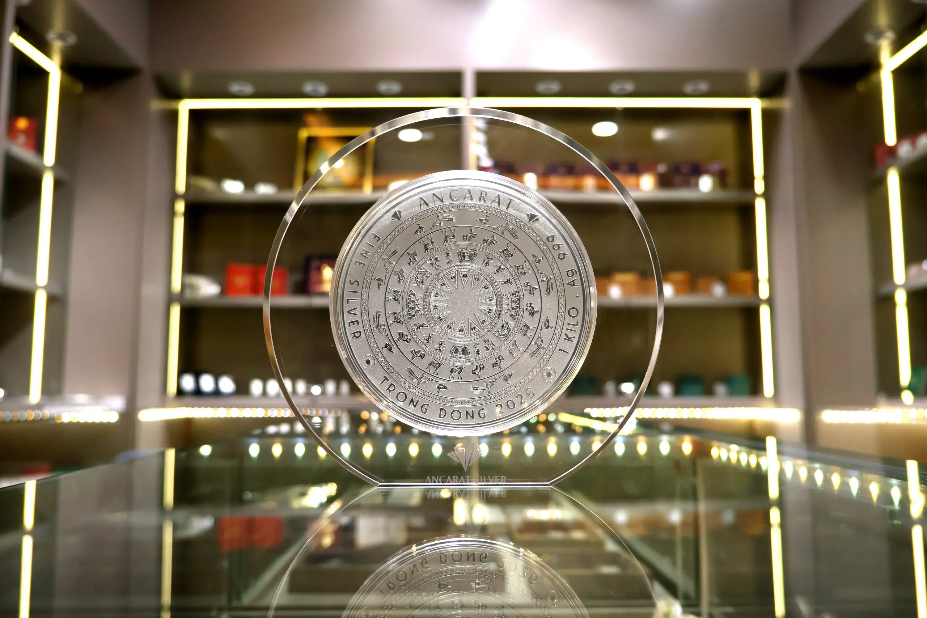 Thị trường bạc chính thức thoát khỏi cái bóng của vàng để thiết lập vùng định giá mới trên 90 USD/ounce Thị trường bạc chính thức thoát khỏi cái bóng của vàng để thiết lập vùng định giá mới trên 90 USD/ounce