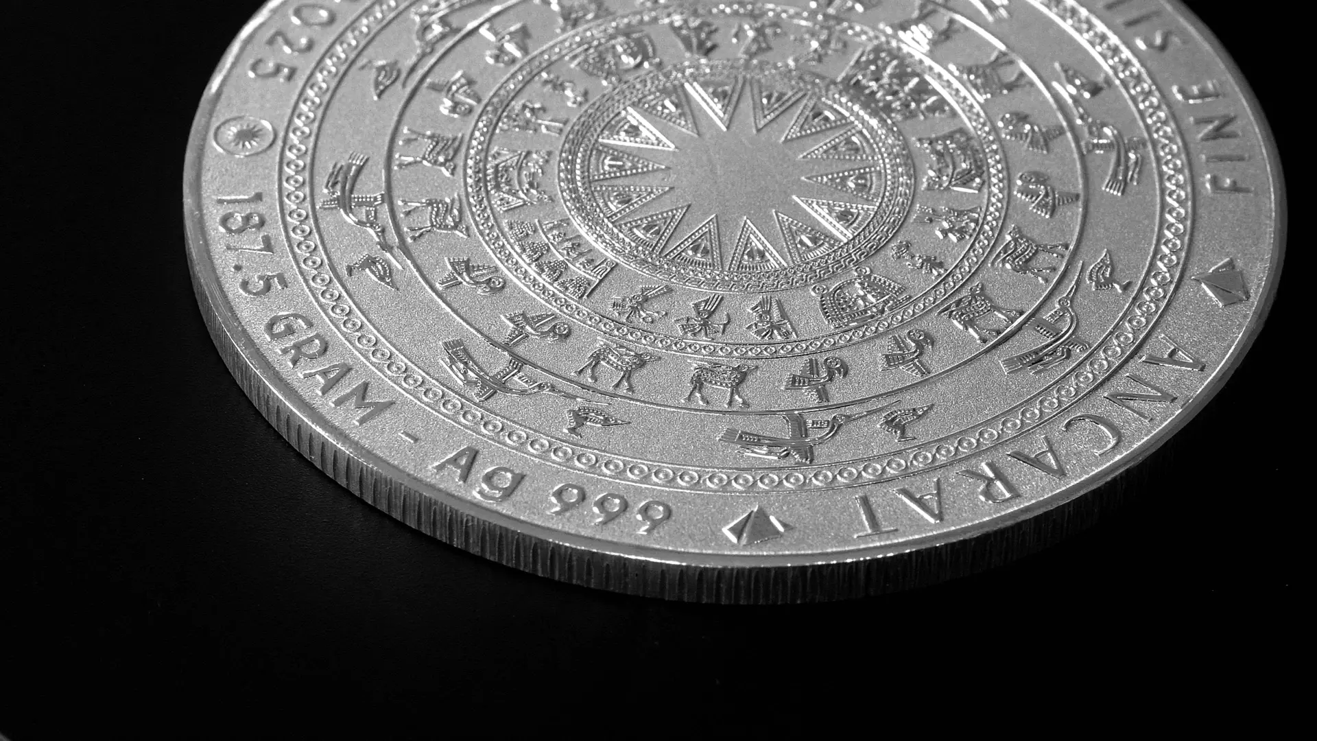 Thị trường bạc 2026: Nhu cầu tiêu thụ từ hạ tầng AI gấp 3 lần thiết bị thường và tình trạng thâm hụt nguồn cung mỏ là bệ đỡ vững chắc giúp giá bạc quốc tế hướng tới các mốc kỷ lục mới trong dài hạn.