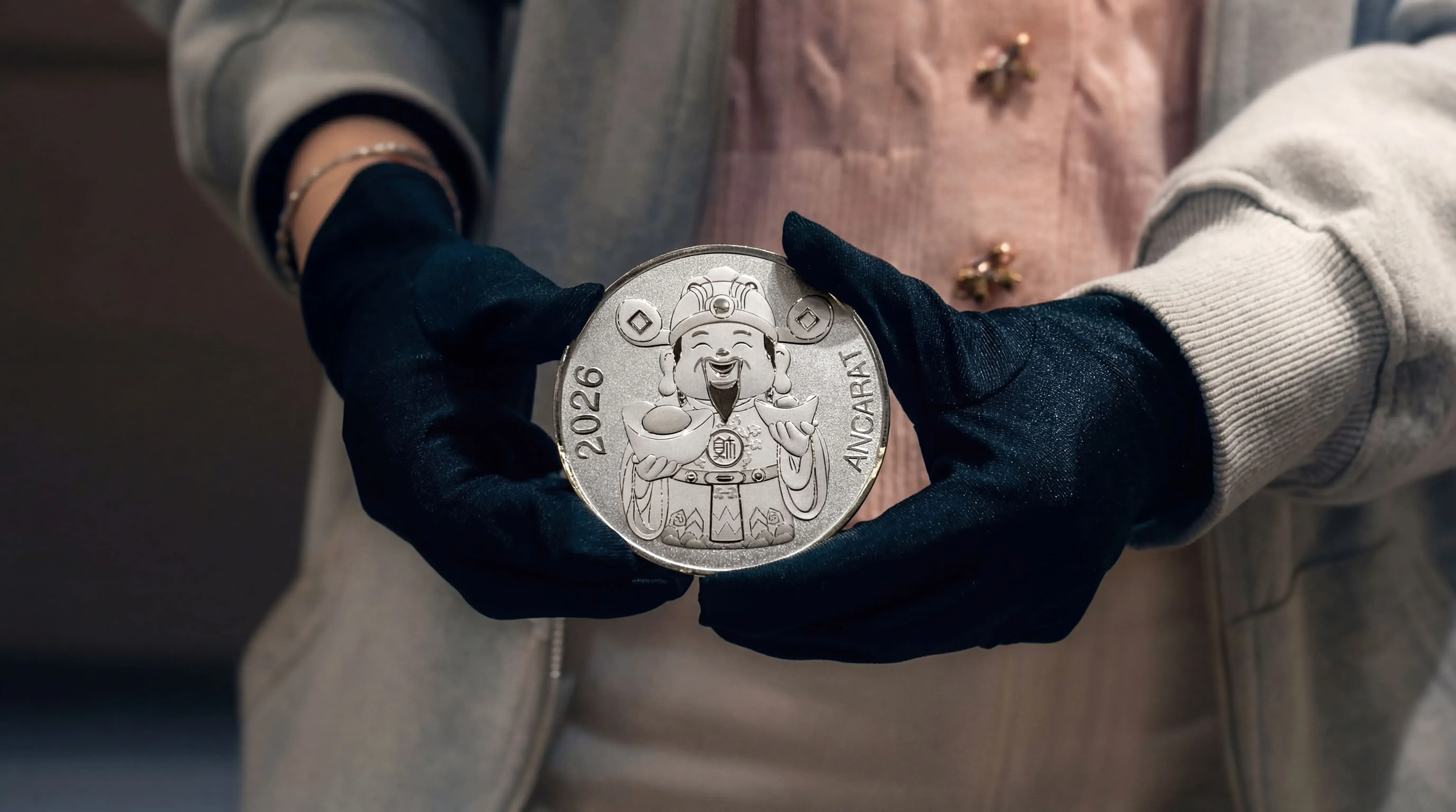 Thần Tài Vạn Phúc không chỉ là vật phẩm cầu may, mà còn là điểm tựa tinh thần giúp người kinh doanh kiên định trên hành trình tích lũy dài hạn. than-tai-van-phuc-giu-loc-ben-vung-suot-ca-nam